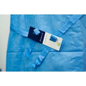Blouses jetables stériles sms - emballées individuellement avec 2 serviettes absorbantes