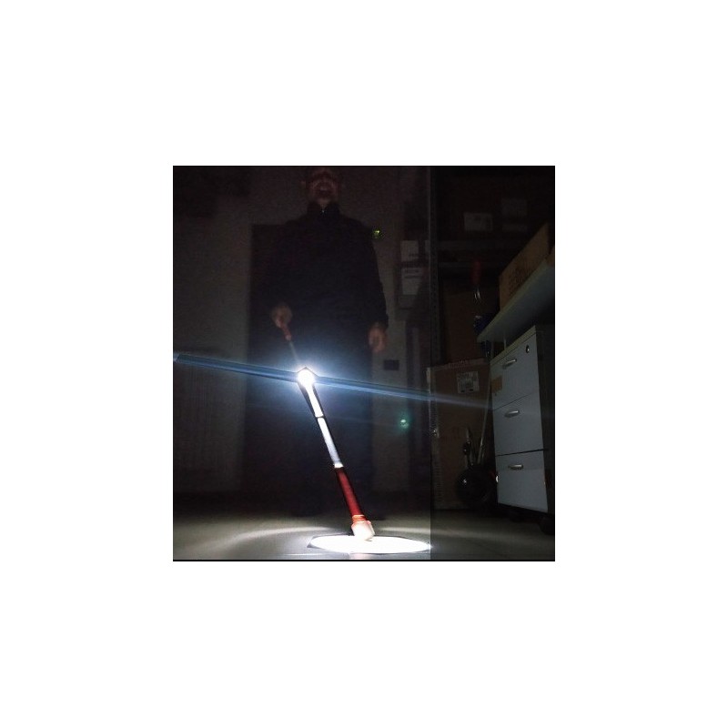 Pharos - licht aus weißem rohr