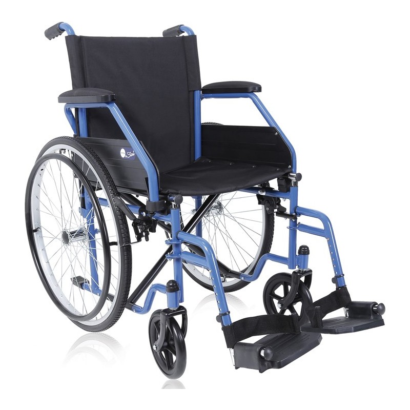 Empezar a plegar la silla de ruedas autopropulsada con neumáticos macizos