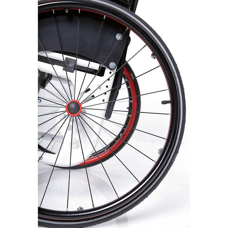 Bílý superlehký samohybný skládací invalidní vozík atmos