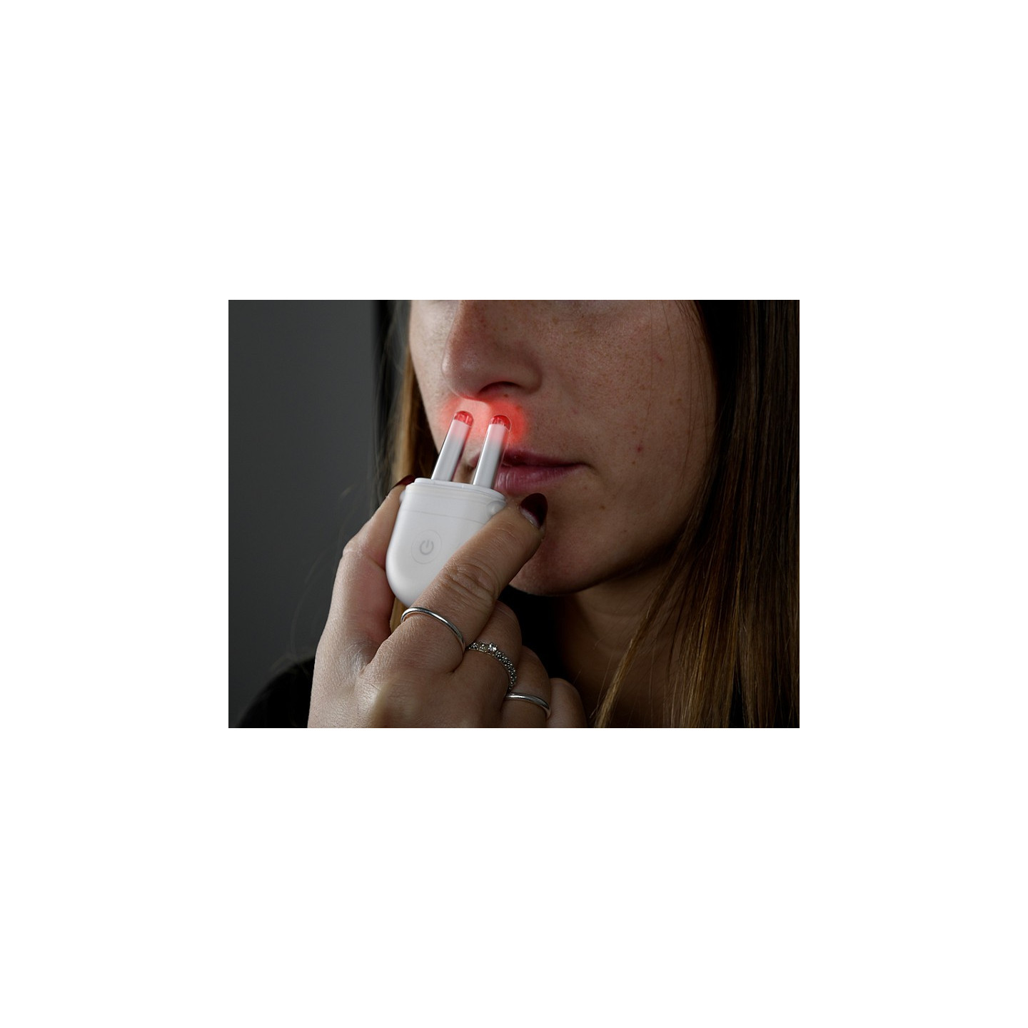 Naprava za fototerapijo alergijskega rinitisa